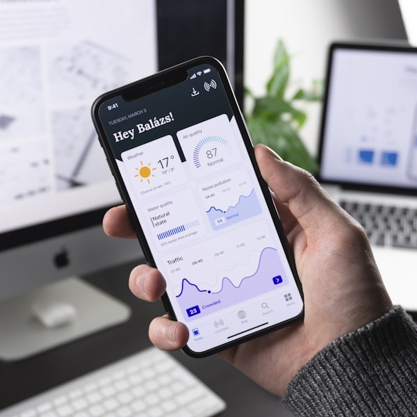 HB火博体育手机APP界面展示，包含直播、新闻和数据功能